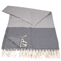 Ręcznik peshtemal ciemnoszary z kremowymi pasami i frędzlami