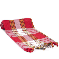 Ręcznik peshtemal czerwony w kratę z ozdobnymi frędzlami