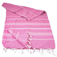 Ręcznik peshtemal różowy w białe paski z frędzlami